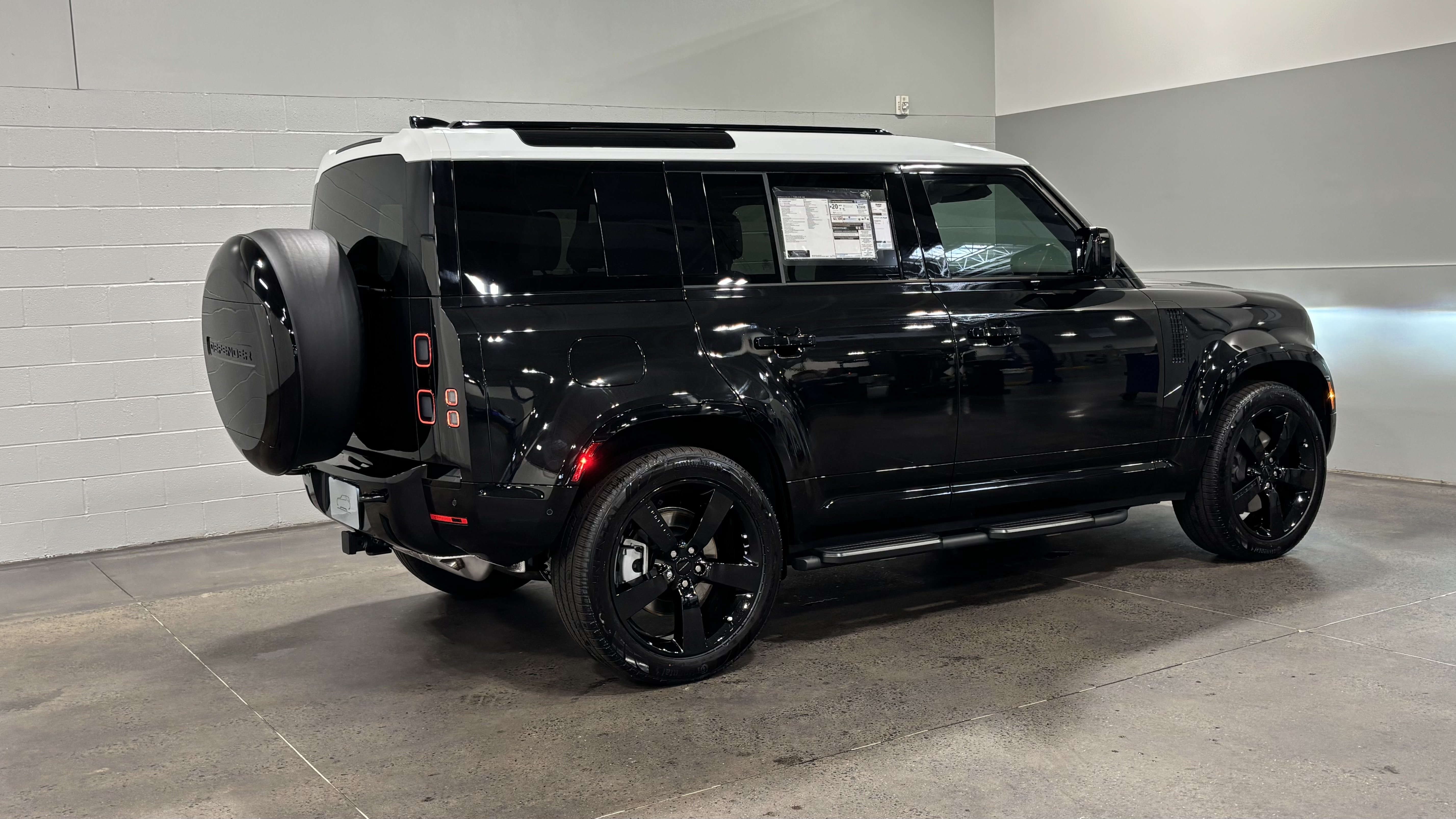 New 2026 Land Rover Defender 110 X-Dynamic SE AWD/4WD image 2