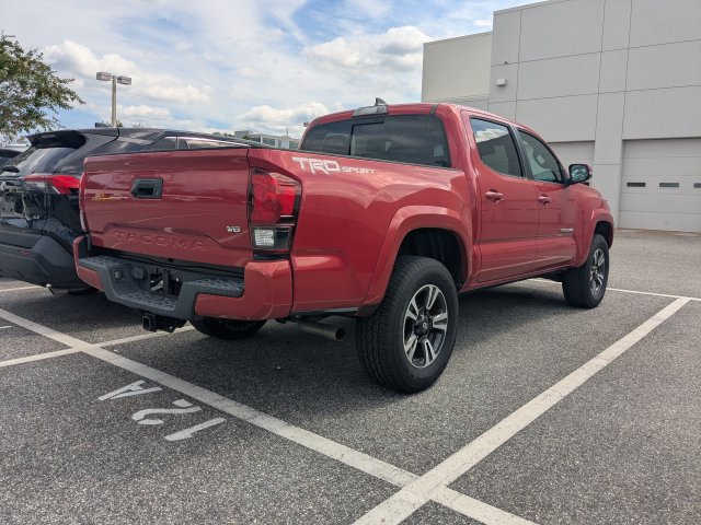 Used 2018 Toyota Tacoma TRD Sport RWD image 2