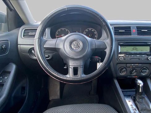 Used 2011 Volkswagen Jetta Sedan FWD image 5