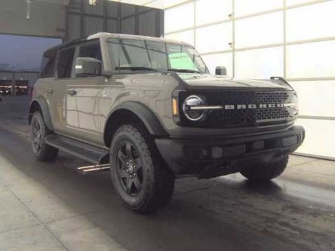 Used 2025 Ford Bronco Outer Banks image 2