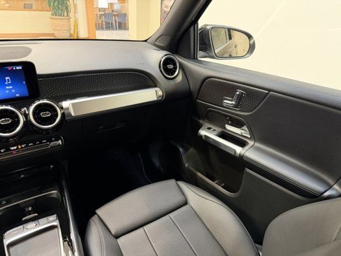 Certified 2025 Mercedes-Benz GLB 250 image 10