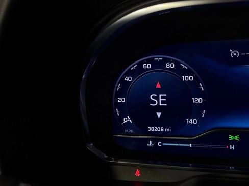 Used 2024 Chevrolet Suburban Z71 w/ Luxury Package image 17