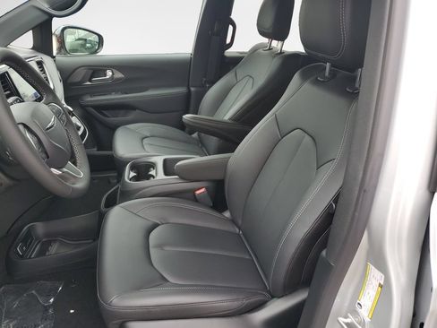New 2026 Chrysler Voyager LX FWD image 12
