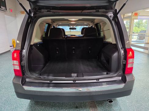 Used 2016 Jeep Patriot High Altitude AWD/4WD image 21