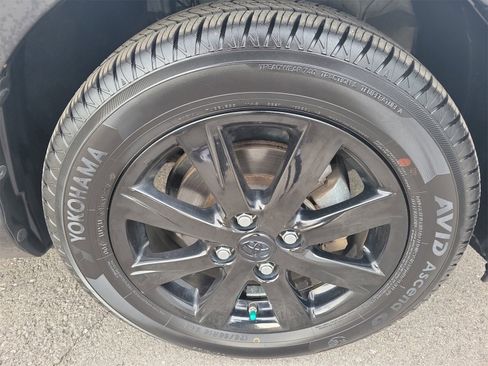 Used 2016 Toyota Prius C Four image 6