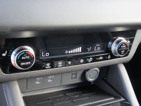 New 2026 Mitsubishi Outlander SE image 17