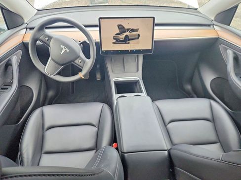 Used 2023 Tesla Model Y AWD image 7