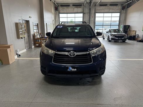 Used 2015 Toyota Highlander LE FWD image 3