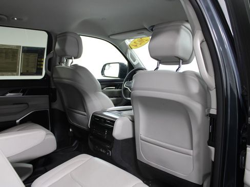 Used 2024 Jeep Wagoneer Series II image 32