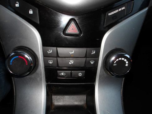 Used 2014 Chevrolet Cruze LT image 13