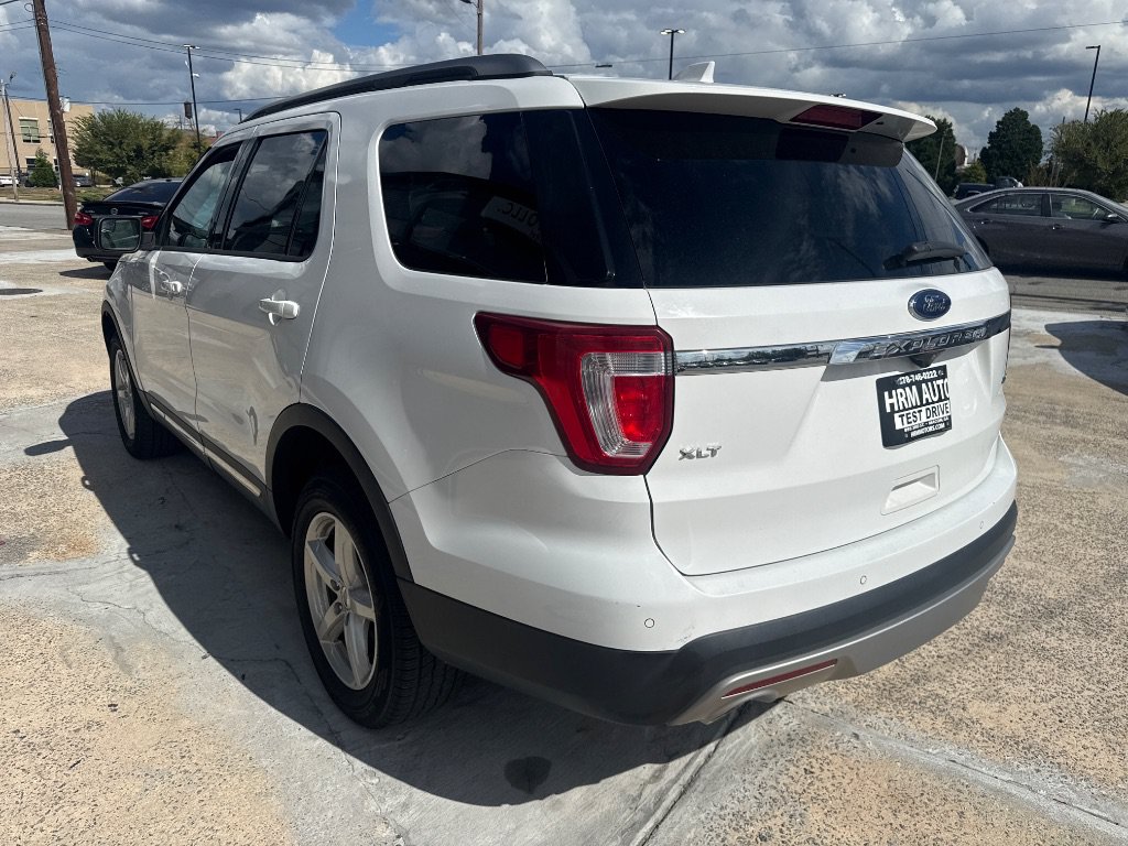 Used 2017 Ford Explorer XLT AWD/4WD image 3
