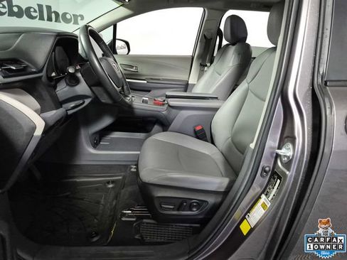 Used 2024 Toyota Sienna XLE FWD image 9