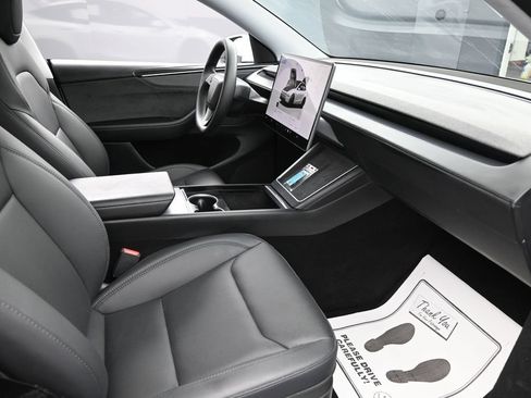 Used 2026 Tesla Model Y AWD image 30