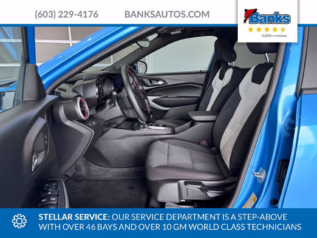 Used 2025 Chevrolet Trax RS w/ Sunroof Package FWD image 9