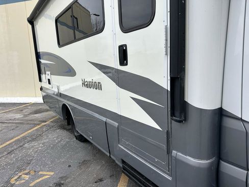 Used 2017 Mercedes-Benz Sprinter 3500 image 4