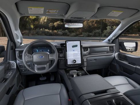 Used 2025 Ford F150 Lightning Flash image 9