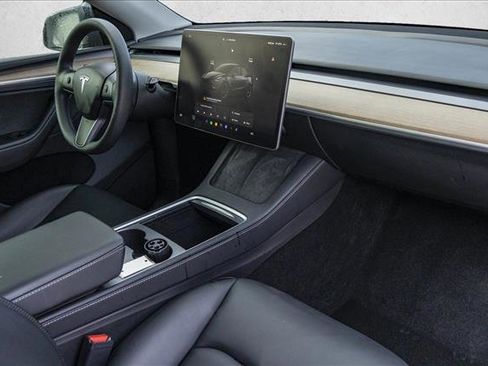 Used 2024 Tesla Model Y Long Range image 28