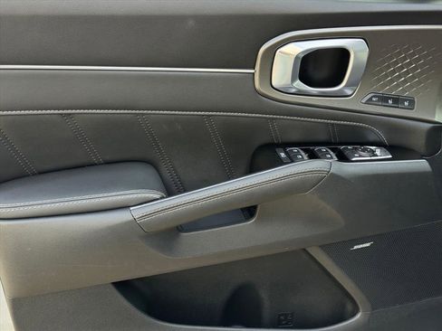 Used 2023 Kia Sorento SX image 13