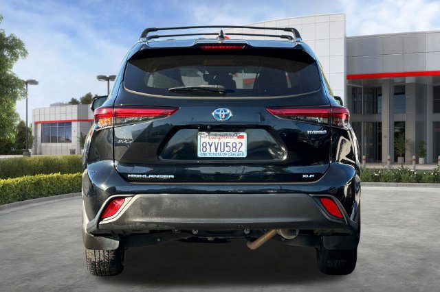 Certified 2021 Toyota Highlander XLE AWD/4WD image 5