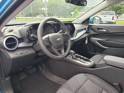 New 2026 Chevrolet Trax LS w/ LS Convenience Package FWD image 28