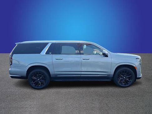 Used 2023 Cadillac Escalade ESV Premium Luxury AWD/4WD image 4