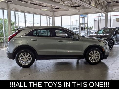 Used 2023 Cadillac XT4 Luxury w/ Cold Weather Package AWD/4WD image 9