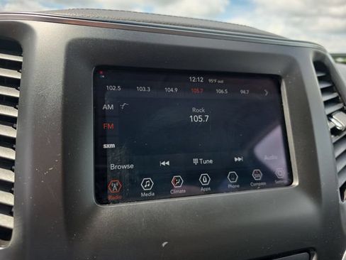 Used 2019 Jeep Cherokee Latitude Plus FWD image 23