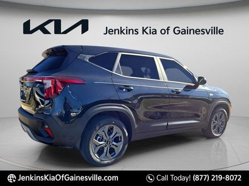 New 2026 Kia Seltos LX FWD image 6