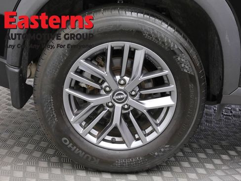 Used 2023 Nissan Rogue S AWD/4WD image 30