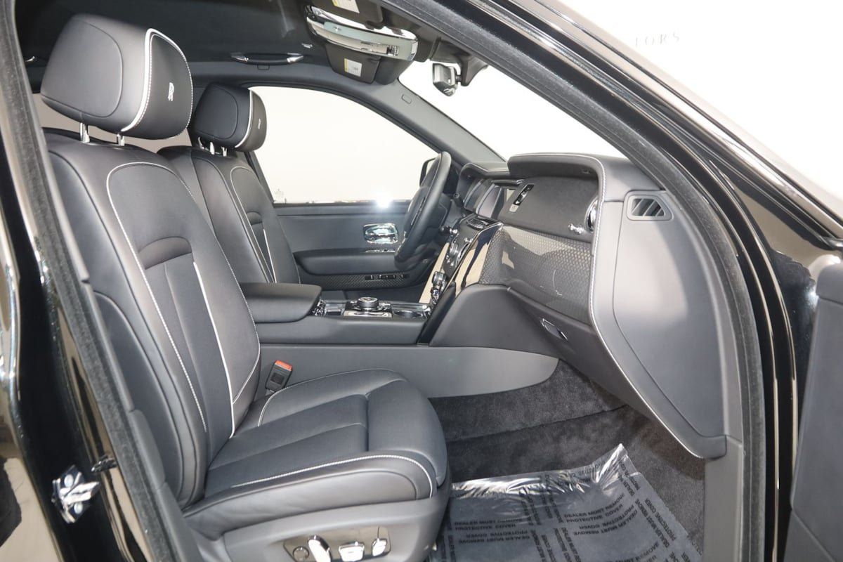 Used 2024 Rolls-Royce Cullinan Black Badge AWD/4WD image 14