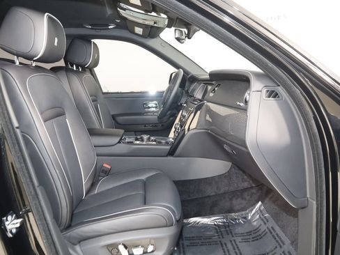Used 2024 Rolls-Royce Cullinan Black Badge image 14