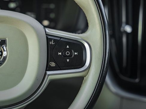 Used 2018 Volvo XC60 T6 Momentum w/ Convenience Package image 26