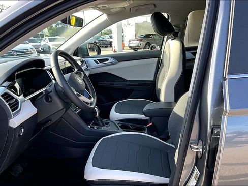 New 2026 Volkswagen Taos SE FWD image 21