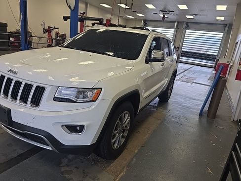Used 2015 Jeep Grand Cherokee Limited w/ Luxury Group II image 3