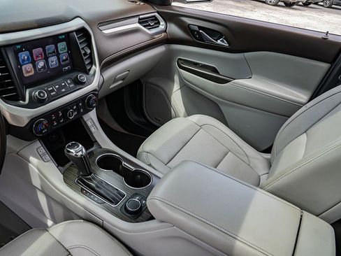 Used 2017 GMC Acadia SLT AWD/4WD image 16