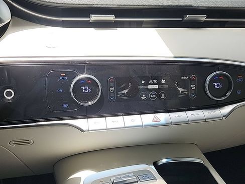 Used 2025 Genesis Electrified GV70 AWD/4WD image 20