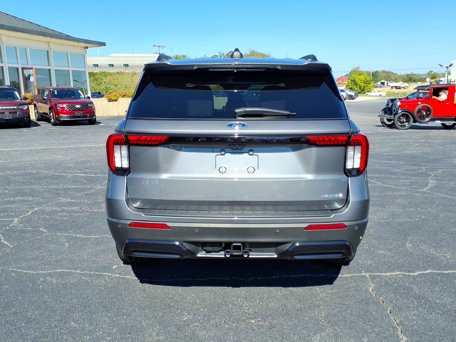 Certified 2025 Ford Explorer ST-Line w/ Premium Package AWD/4WD image 6