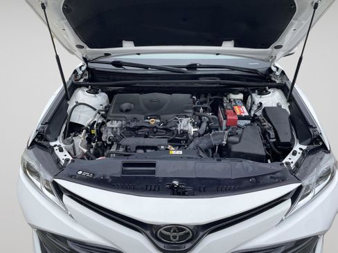 Used 2020 Toyota Camry LE image 15