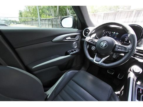 Used 2024 Alfa Romeo Tonale Veloce AWD/4WD image 9