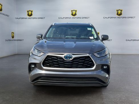 Used 2023 Toyota Highlander XLE FWD image 2