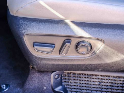 Used 2024 Toyota Sienna XLE FWD image 23