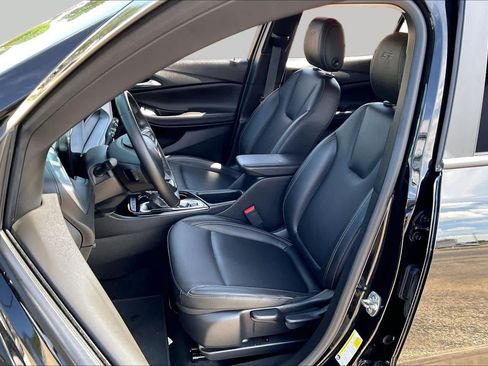 Used 2024 Buick Encore GX Sport Touring FWD image 8