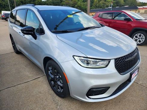 New 2026 Chrysler Pacifica Select w/ S Appearance Package FWD image 1