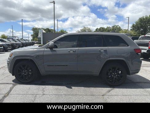 Used 2022 Jeep Grand Cherokee Laredo X RWD image 4