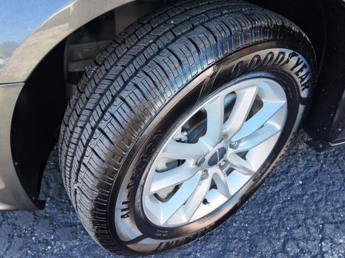 Used 2019 Dodge Grand Caravan SXT image 19