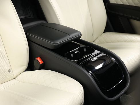 Used 2017 Bentley Bentayga AWD/4WD image 80