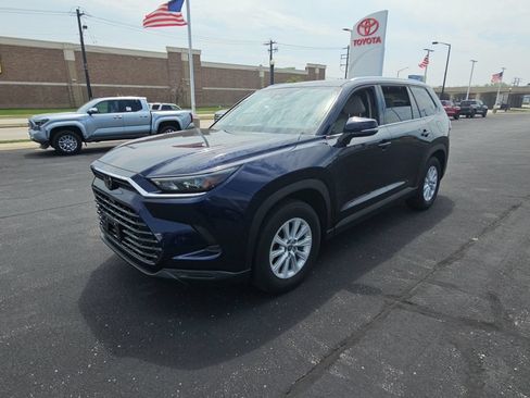 Certified 2024 Toyota Grand Highlander AWD image 7