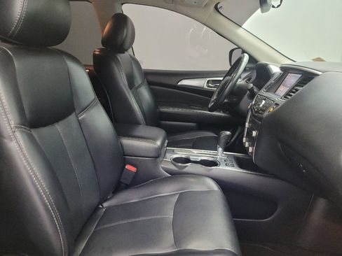 Used 2020 Nissan Pathfinder SL image 21