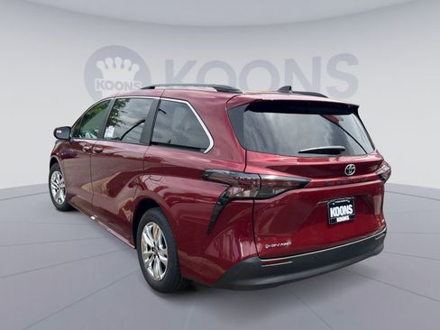 New 2026 Toyota Sienna XLE AWD/4WD image 4