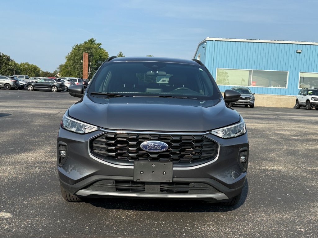 Used 2025 Ford Escape ST-Line Select AWD/4WD image 2